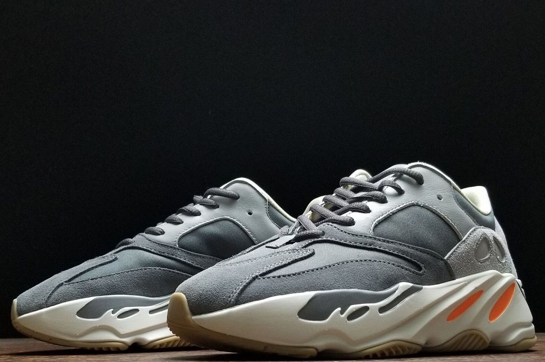 Fake Yeezy 700 Magnet Trainers for Men & Women (3)